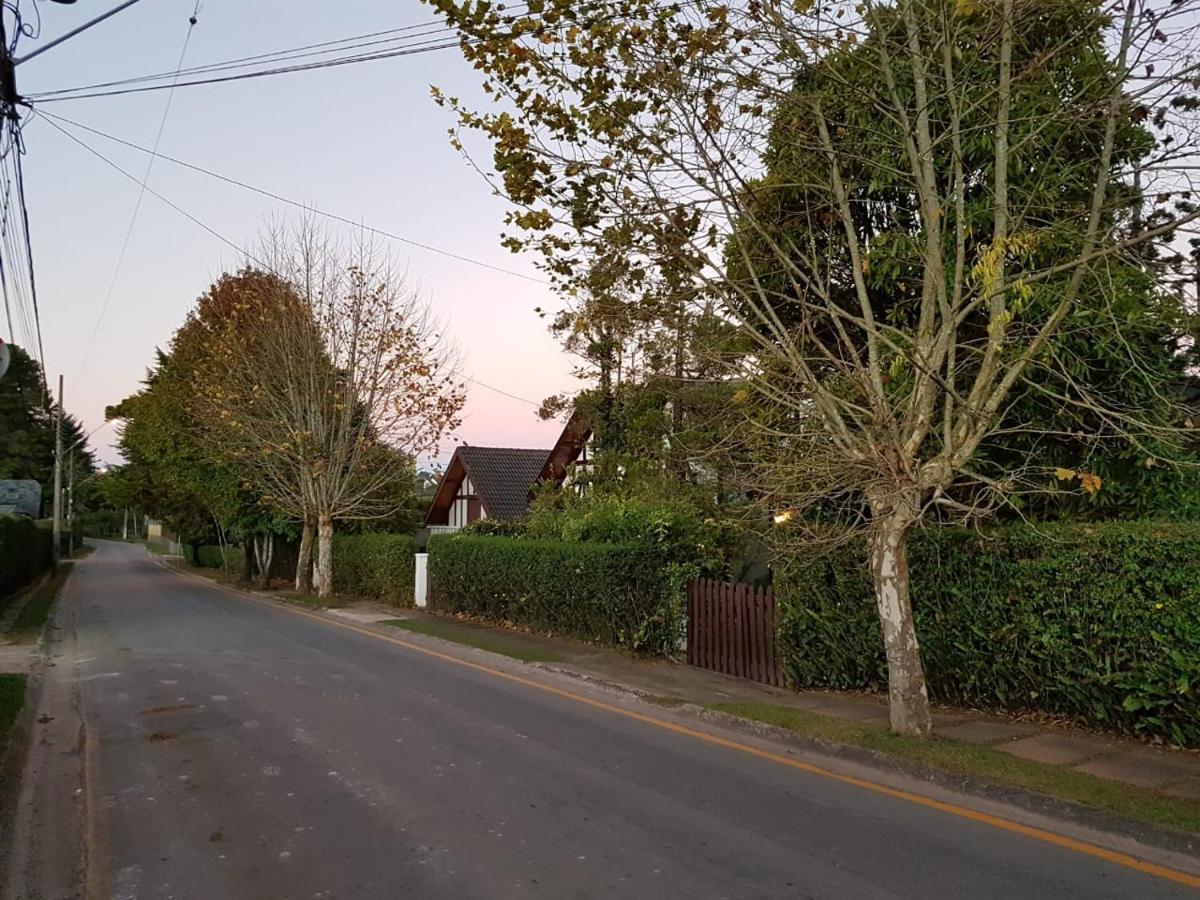 Linda Casa! Aconchegante e com ótima localização Vila Campos do Jordão Exterior foto